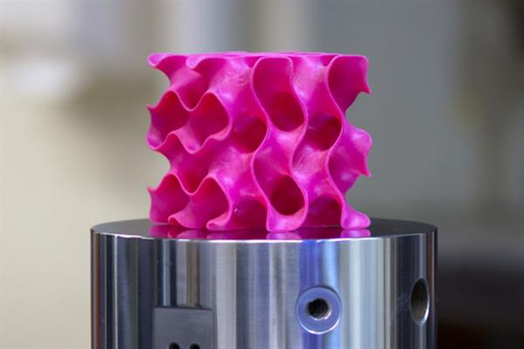 MIT desenvolve material 20x menos denso e 10x mais forte que aço utilizando impressão 3D<