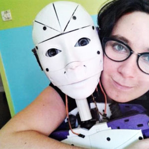 Mulher está apaixonada por robô impresso em 3D